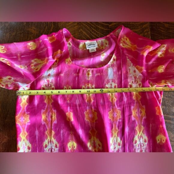 Ariat hot pink semi sheer scoop neck blouse‎, 3/4 sleeves, tie dye effect - Picture 9 of 10